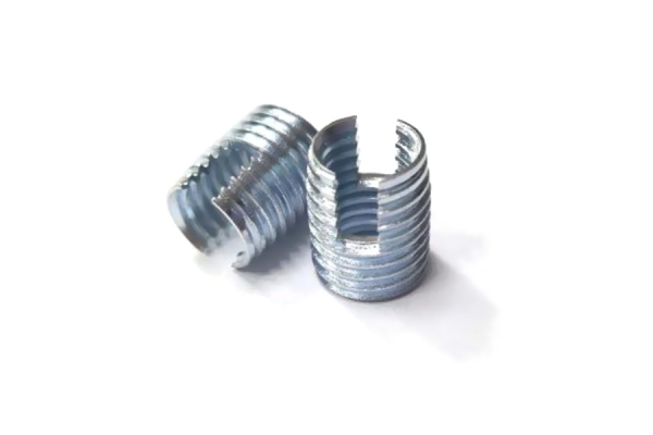 如何正确安装自攻螺套插入件以避免故障？